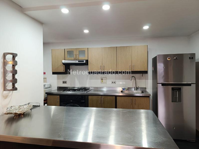 Apartamento de 2 Alcobas con Balcón y Parqueadero Cubierto en El Poblado - 7