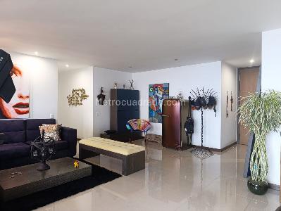 Apartamento de 3 alcobas en venta en El Poblado, Medellín, 156 m² · foto 2 de 19
