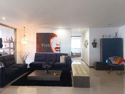 Apartamento de 3 alcobas en venta en El Poblado, Medellín, 156 m² · foto 3 de 19