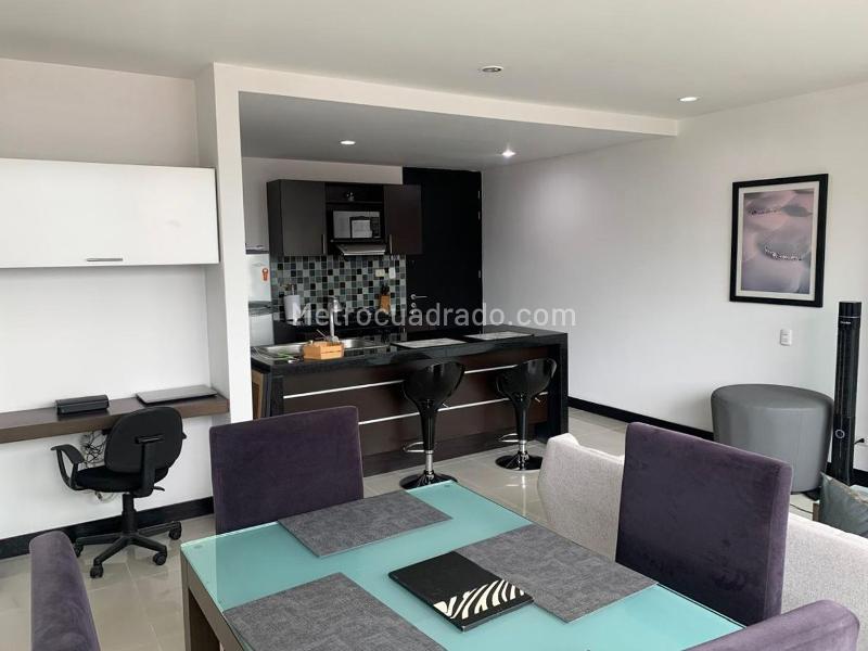 Apartamento Amoblado de 2 Alcobas con Balcón y Parqueadero en El Poblado - 2