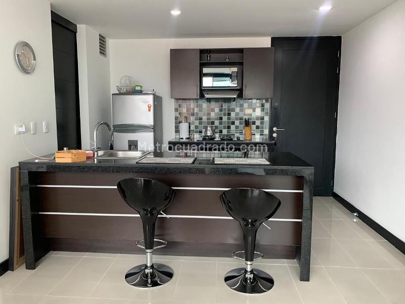 Apartamento Amoblado de 2 Alcobas con Balcón y Parqueadero en El Poblado - 4