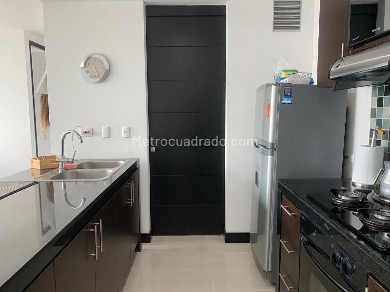 Apartamento Amoblado de 2 Alcobas con Balcón y Parqueadero en El Poblado - 5