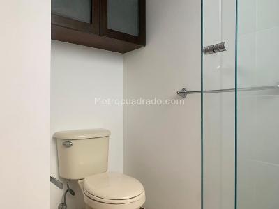 Apartaestudio en arriendo en El Poblado, Medellín, 57 m² · foto 12 de 13
