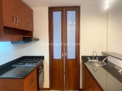 Apartaestudio en arriendo en El Poblado, Medellín, 57 m² · foto 4 de 13