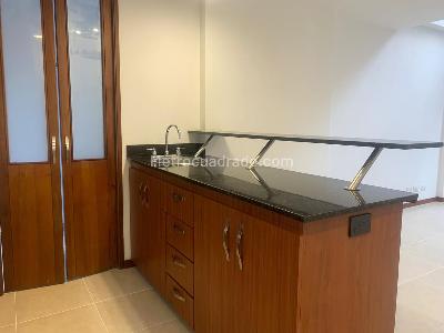 Apartaestudio en arriendo en El Poblado, Medellín, 57 m² · foto 7 de 13