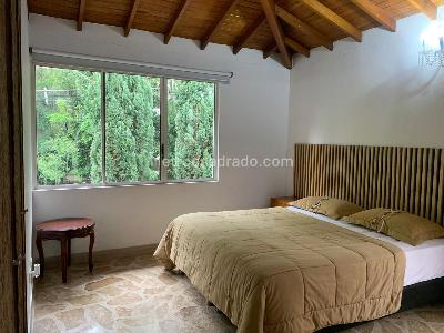 Casa de 4 alcobas en arriendo en El Poblado, Medellín, 300 m² · foto 13 de 19