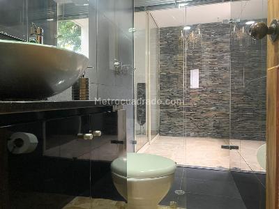 Casa de 4 alcobas en arriendo en El Poblado, Medellín, 300 m² · foto 15 de 19