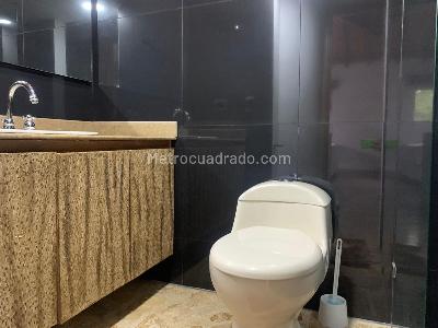 Casa de 4 alcobas en arriendo en El Poblado, Medellín, 300 m² · foto 17 de 19