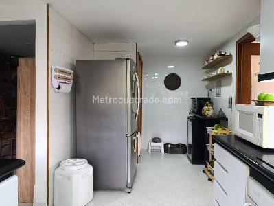 Apartamento de 3 alcobas en venta en El Poblado, Medellín, 195 m² · foto 9 de 20