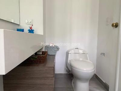 Apartamento de 3 alcobas en venta en El Poblado, Medellín, 195 m² · foto 18 de 19