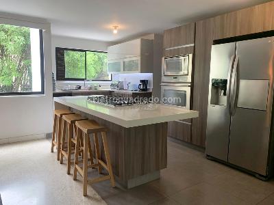 Apartamento de 3 alcobas en venta en El Poblado, Medellín, 195 m² · foto 7 de 19
