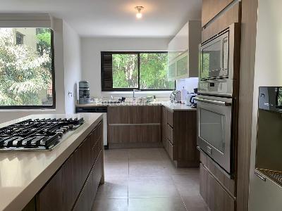 Apartamento de 3 alcobas en venta en El Poblado, Medellín, 195 m² · foto 8 de 19