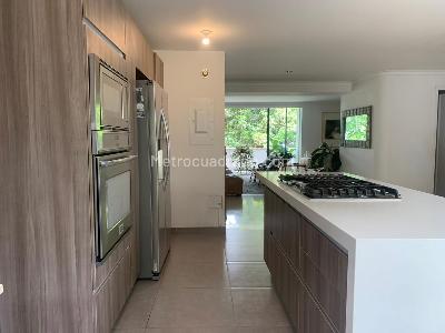 Apartamento de 3 alcobas en venta en El Poblado, Medellín, 195 m² · foto 9 de 19