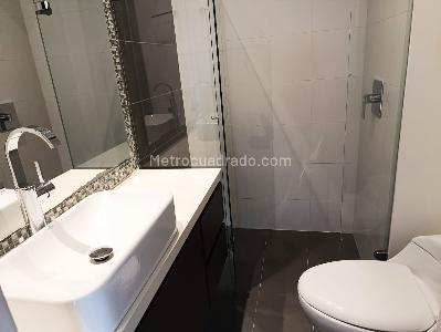 Apartaestudio en arriendo en El Poblado, Medellín, 57 m² · foto 12 de 13