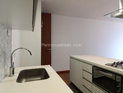 Apartaestudio en arriendo en El Poblado, Medellín, 57 m² · foto 5 de 13