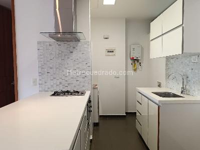 Apartaestudio en arriendo en El Poblado, Medellín, 57 m² · foto 7 de 13