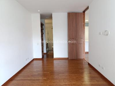 Apartaestudio en arriendo en El Poblado, Medellín, 57 m² · foto 9 de 13