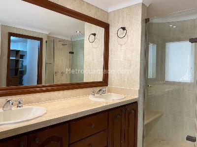 Apartamento de 4 alcobas en venta en El Poblado, Medellín, 333 m² · foto 15 de 20