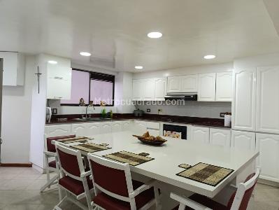 Apartamento en venta en El Poblado, Medellín · foto 6 de 20