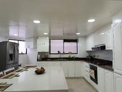 Apartamento en venta en El Poblado, Medellín · foto 8 de 20