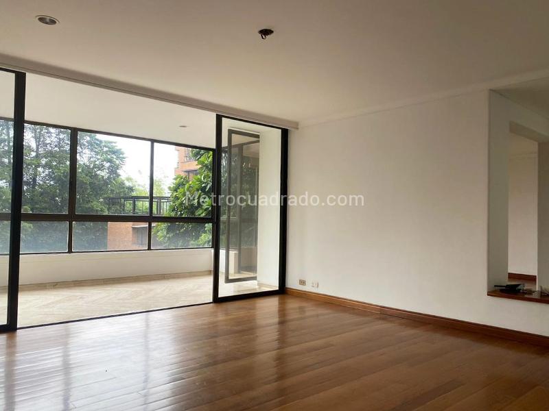 Elegant 4BR Apartment with Gym in El Poblado - 2
