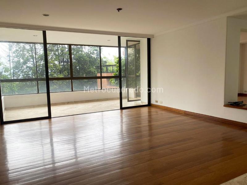 Elegant 4BR Apartment with Gym in El Poblado - 3