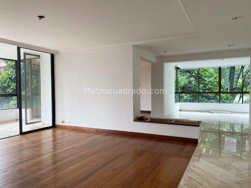 Elegant 4BR Apartment with Gym in El Poblado - 5