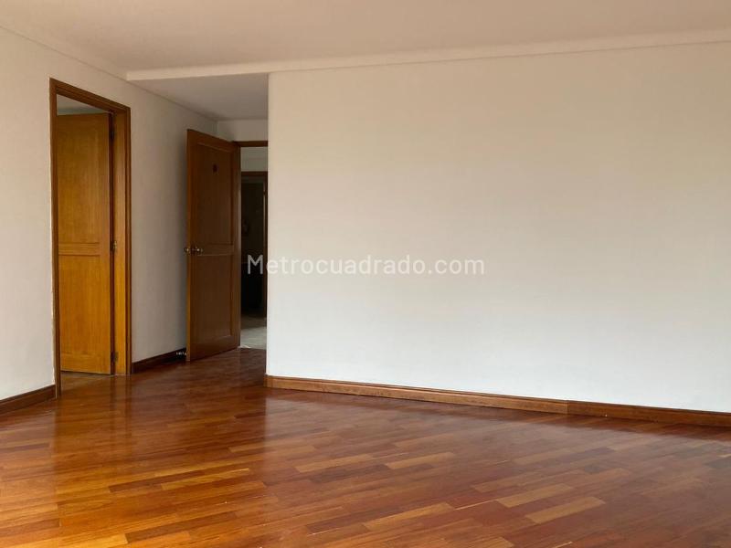Elegant 4BR Apartment with Gym in El Poblado - 8