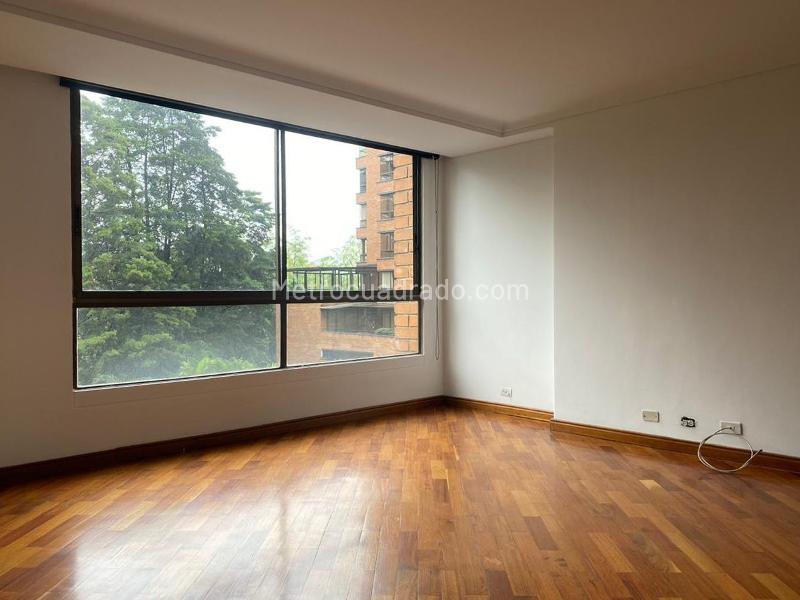 Elegant 4BR Apartment with Gym in El Poblado - 9