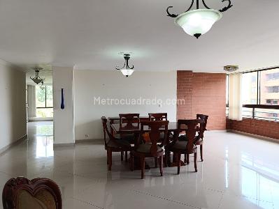 Apartamento de 3 alcobas en venta en El Tesoro, Medellín, 178 m² · foto 2 de 20