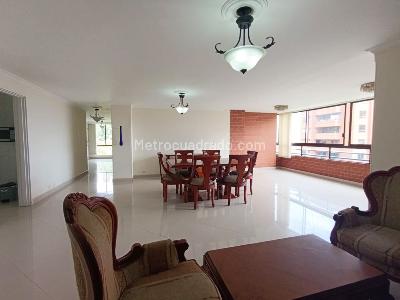 Apartamento de 3 alcobas en venta en El Tesoro, Medellín, 178 m² · foto 3 de 20