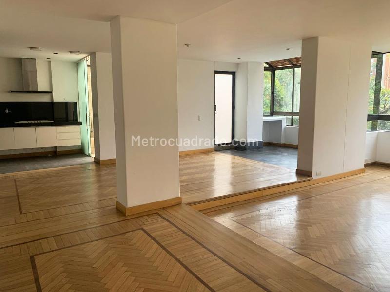Apartamento Elegante de 3 Alcobas Cerca a la Vía Principal en El Poblado - 3
