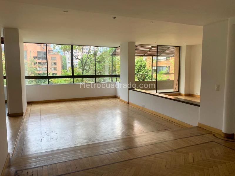 Apartamento Elegante de 3 Alcobas Cerca a la Vía Principal en El Poblado - 4