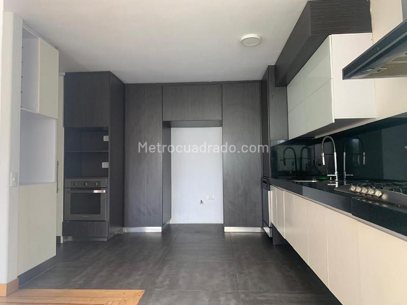 Apartamento Elegante de 3 Alcobas Cerca a la Vía Principal en El Poblado - 5