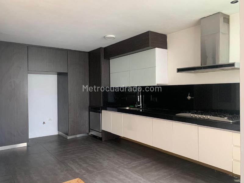 Apartamento Elegante de 3 Alcobas Cerca a la Vía Principal en El Poblado - 6