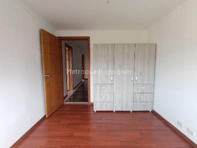 Apartamento de 3 alcobas en venta en El Diamante No. 2, Medellín, 242 m² · foto 14 de 19