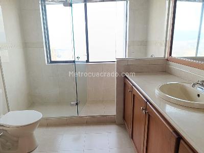 Apartamento de 3 alcobas en venta en El Diamante No. 2, Medellín, 242 m² · foto 18 de 19
