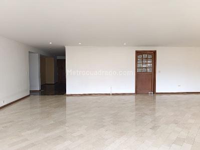 Apartamento de 3 alcobas en venta en El Diamante No. 2, Medellín, 242 m² · foto 2 de 19