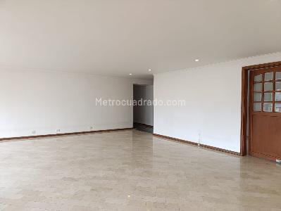 Apartamento de 3 alcobas en venta en El Diamante No. 2, Medellín, 242 m² · foto 3 de 19