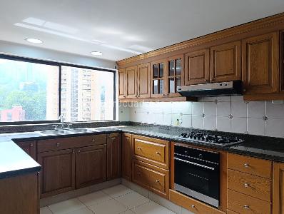 Apartamento de 3 alcobas en venta en El Diamante No. 2, Medellín, 242 m² · foto 6 de 19