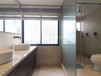 Apartamento de 3 alcobas en venta en El Poblado, Medellín, 250 m² · foto 15 de 20