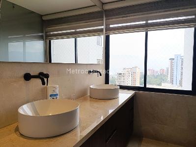 Apartamento de 3 alcobas en venta en El Poblado, Medellín, 250 m² · foto 17 de 20