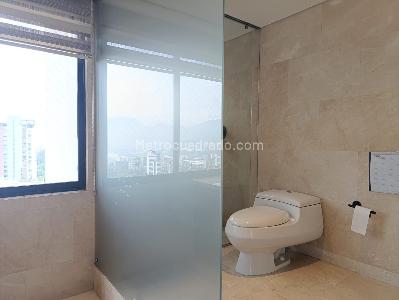 Apartamento de 3 alcobas en venta en El Poblado, Medellín, 250 m² · foto 19 de 20