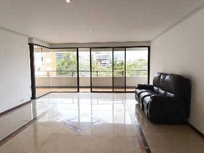 Apartamento de 3 alcobas en venta en El Poblado, Medellín, 250 m² · foto 3 de 20