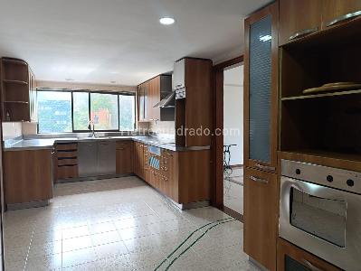 Apartamento de 3 alcobas en venta en El Poblado, Medellín, 250 m² · foto 6 de 20