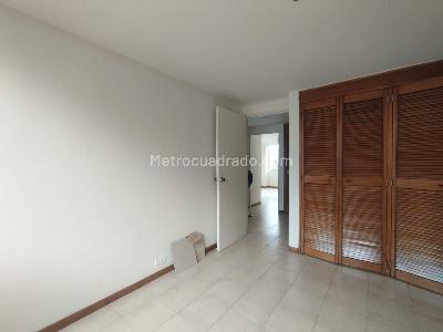 Apartamento de 3 alcobas en arriendo en El Poblado, Medellín, 135 m² · foto 8 de 11