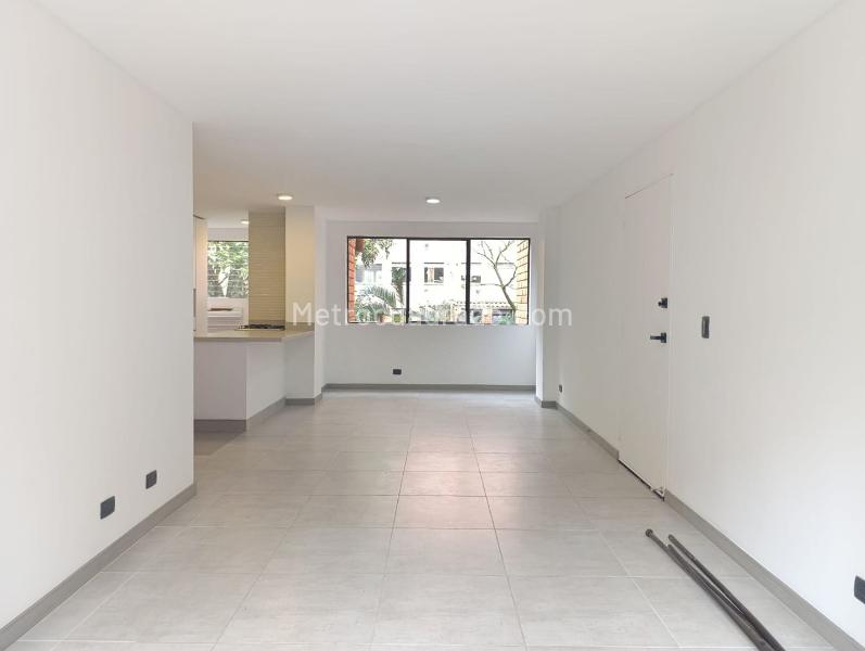 Apartamento Tranquilo de 3 Alcobas con Balcón en El Poblado - 2