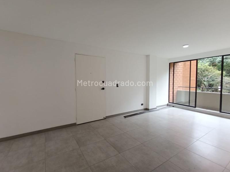 Apartamento Tranquilo de 3 Alcobas con Balcón en El Poblado - 3