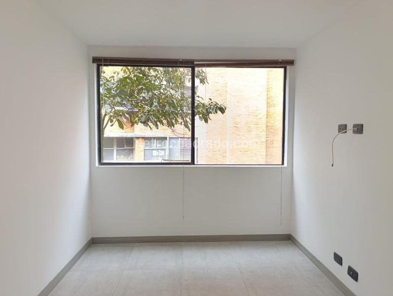 Apartamento Tranquilo de 3 Alcobas con Balcón en El Poblado - 8