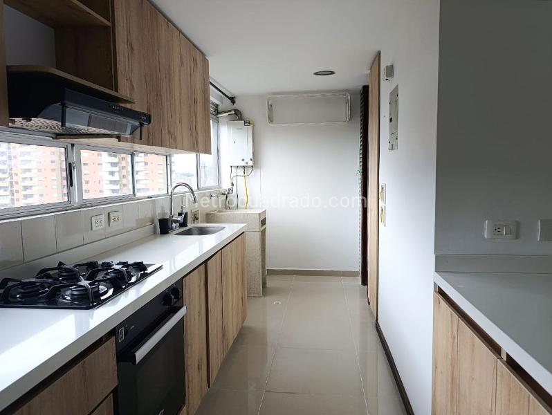 Apartamento de 3 Alcobas con 4 Baños en Unidad Cerrada (El Poblado) - 6